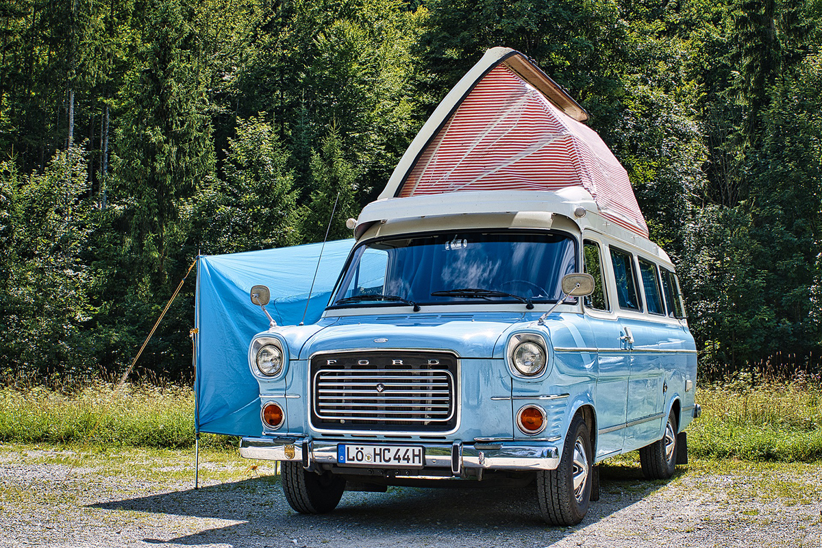 想完成一個人自駕露營的旅遊夢想？把舊車報廢換上一台可以露營的小車，用車頂帳篷解決這些嚴苛條件！