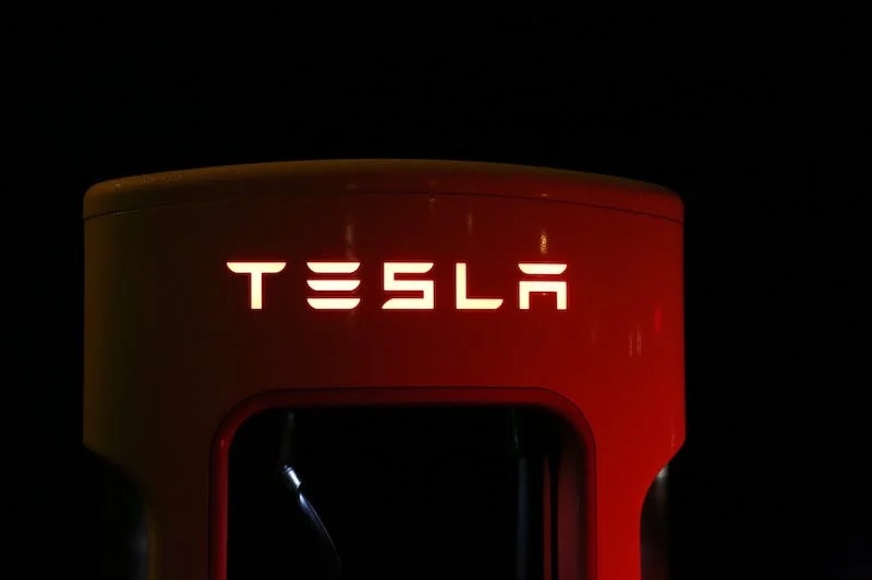 台灣 Tesla電動車和其他品牌家用充電樁怎麼裝？安裝費用是多少？